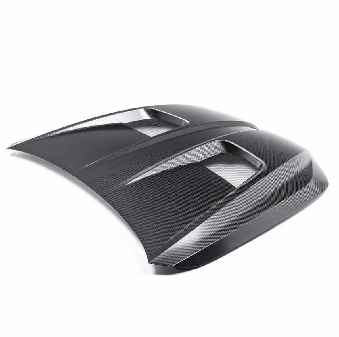 The upgraded BMW M5 G90/G99 APN model features a high-quality dry carbon fiber hood design.