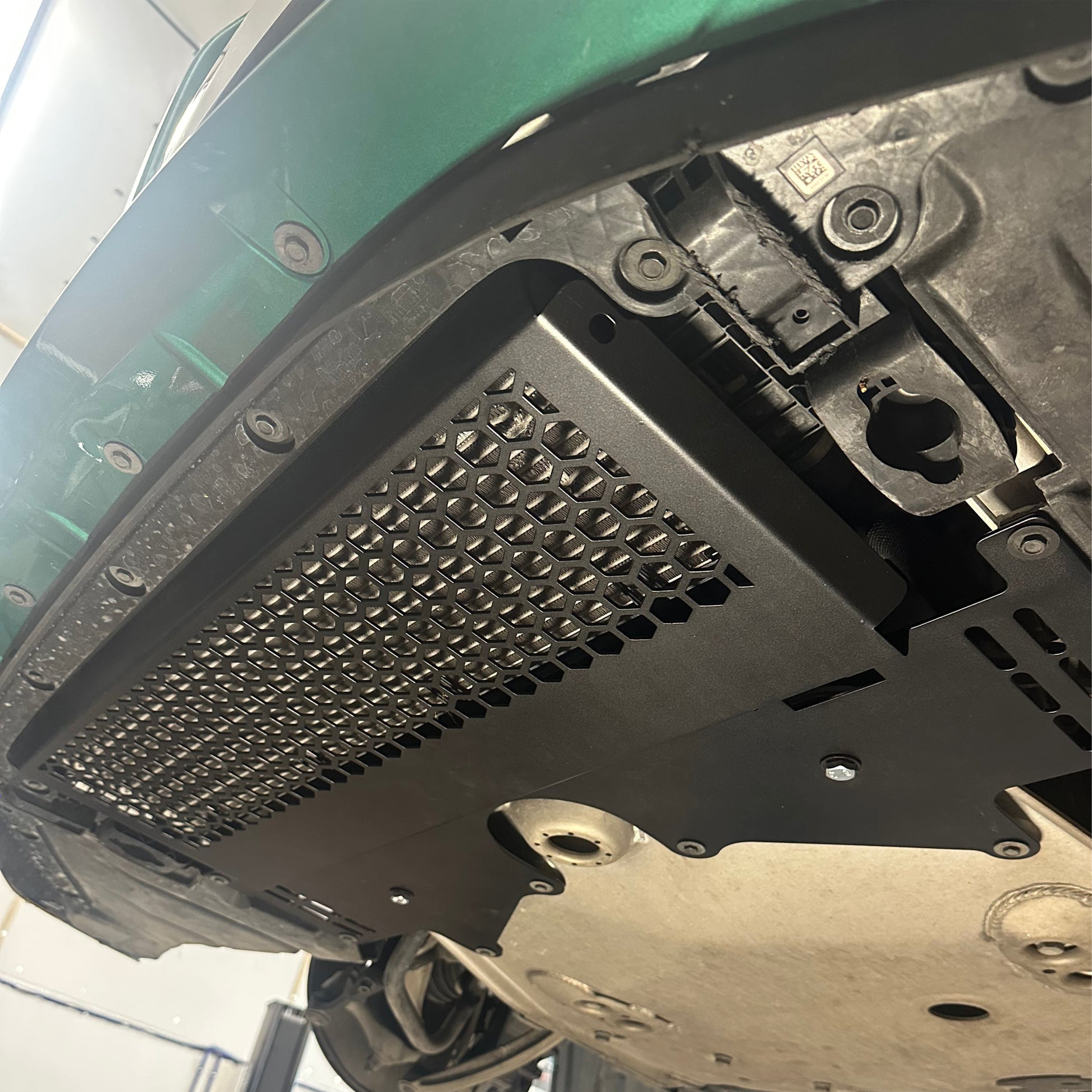Aluminum alloy engine underbody protection plate/oil pan guard suitable for BMW G80 G81 M3, G82 G83 M4, and G87 M2 models from 2021 and later.